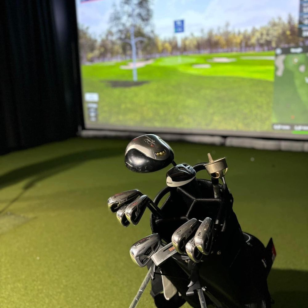 Golf bag in front of a simulator screen